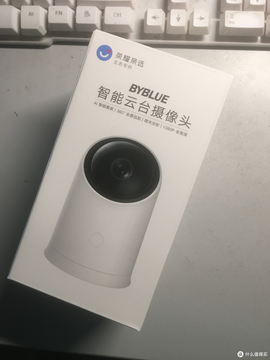 第三层才是正式的包装盒，可以看出这是荣耀亲选生态链专供的＂BYBLUE＂品牌的产品，型号是HQ3