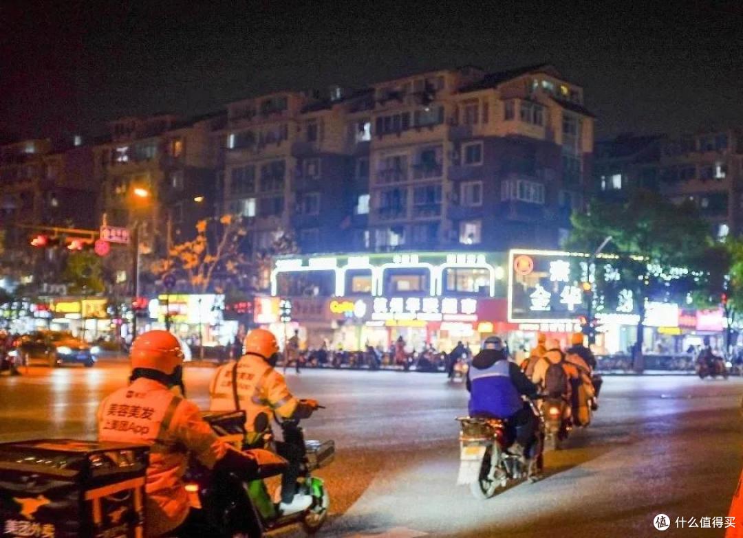 不能旅游,你还可以去这条堕落街吃遍全国啊
