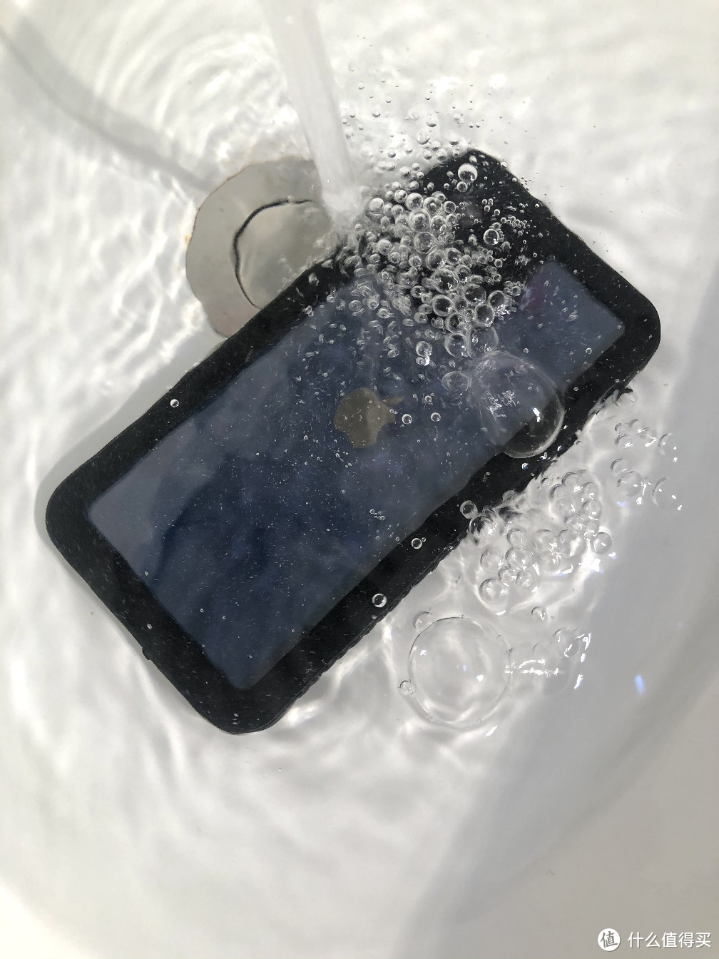 洗澡看剧神器”苹果12防水手机壳喜欢洗澡玩手机的朋友一定不要错过它