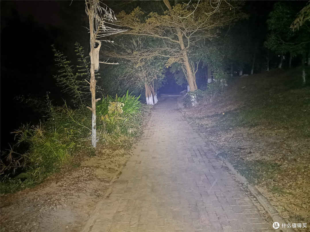 EDC,一种痴迷且不可控的依赖。---记玩吾乐志18350三眼手电