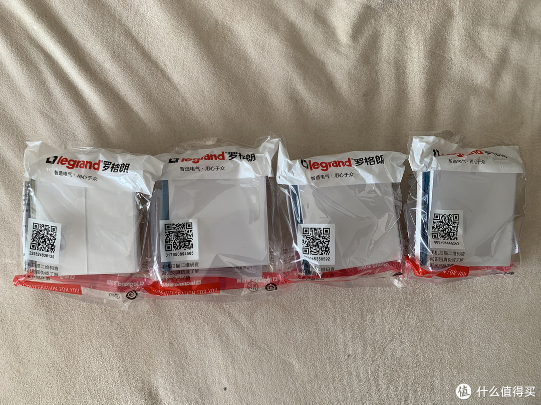 最左边双开单控,右边三个是单开单控。