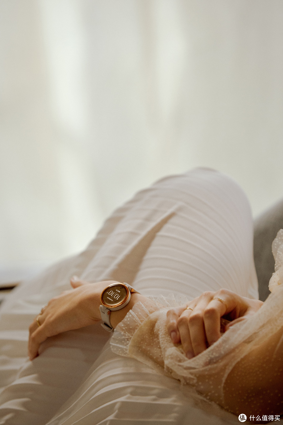 一份别出心裁的全新设计——Garmin Lily 系列女性智能腕表，每一秒，优雅闪耀！