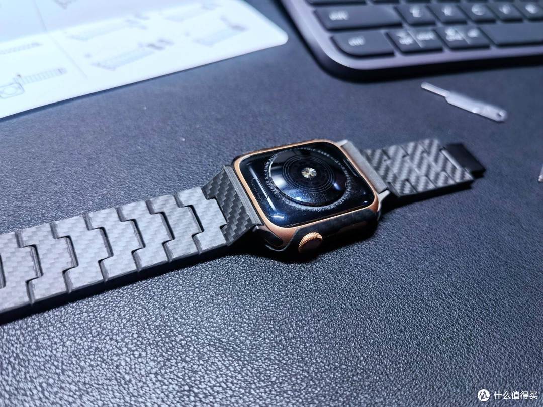 Apple Watch碳纤维表带 + 出行数码卡包，聊聊我的PITAKA套装