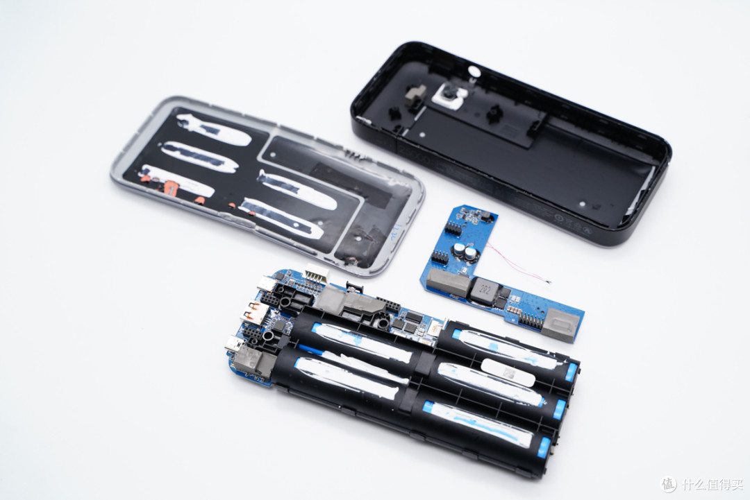 拆解报告:ZMI紫米25000mAh 200W快充移动电源QB826