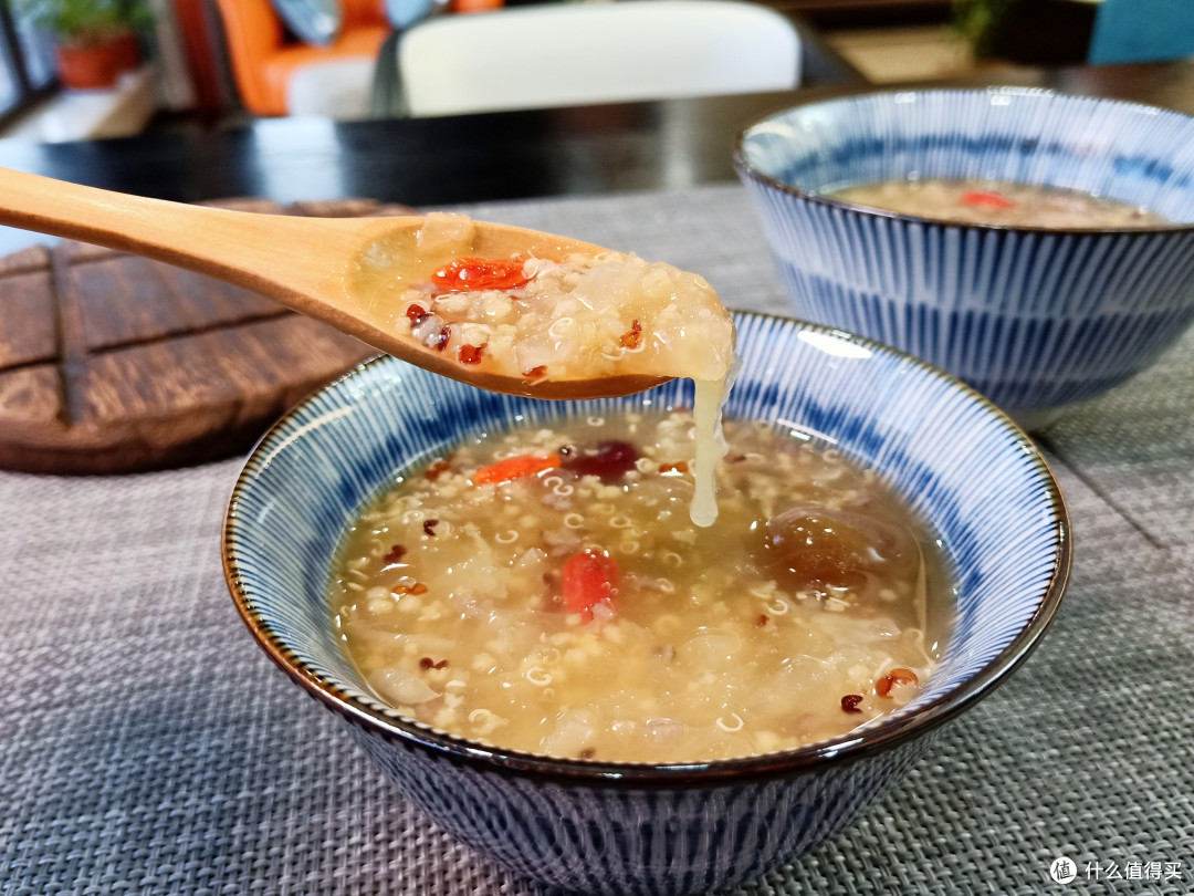 这女人一人独居也精心烹饪，悄悄把日子过成诗，这才是高级的生活