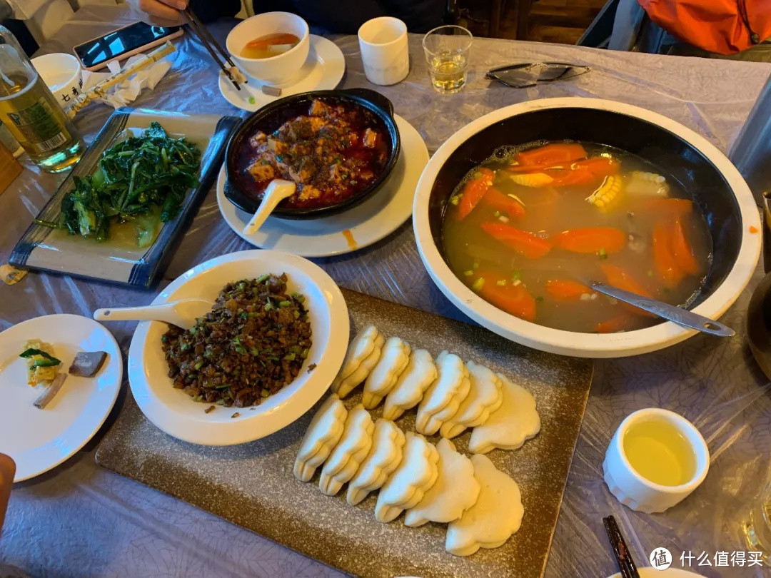 来到狮泉河,我们鸡头白脸吃了顿好的