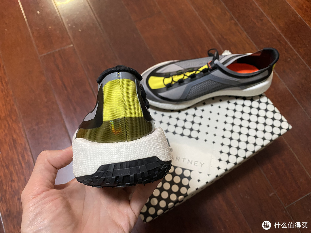 设计师联名款adidas SMC PulseBOOST HD