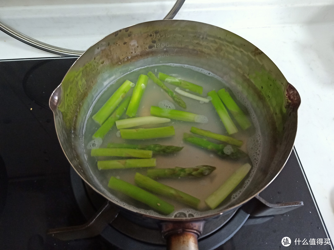 娘儿俩的早餐火了，不要低估神兽的胃口，满满一桌，转身就光盘