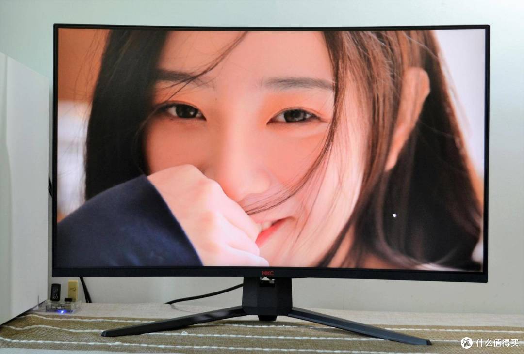 亲测惠科SG32C显示器,高刷+VA柔性曲面屏,速度与性能在线完胜敌方