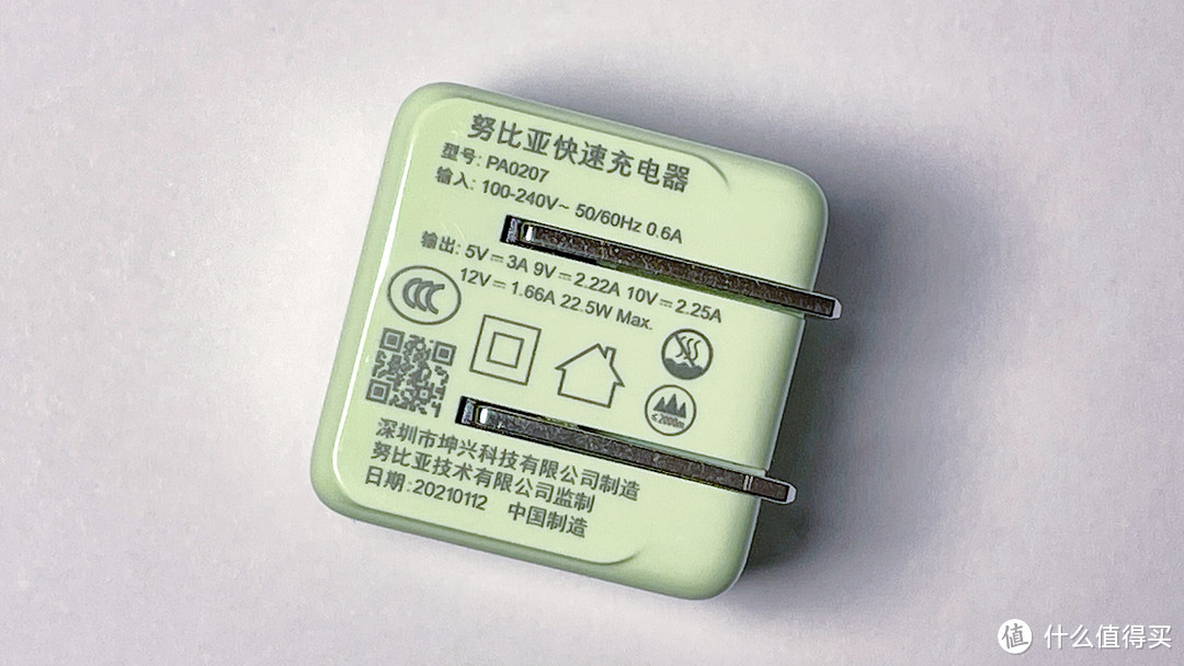 努比亚方糖多彩快充头评测:实力出众!颜值惊艳!用走心的设计,雕刻最具艺术感的苹果12专用充电头!