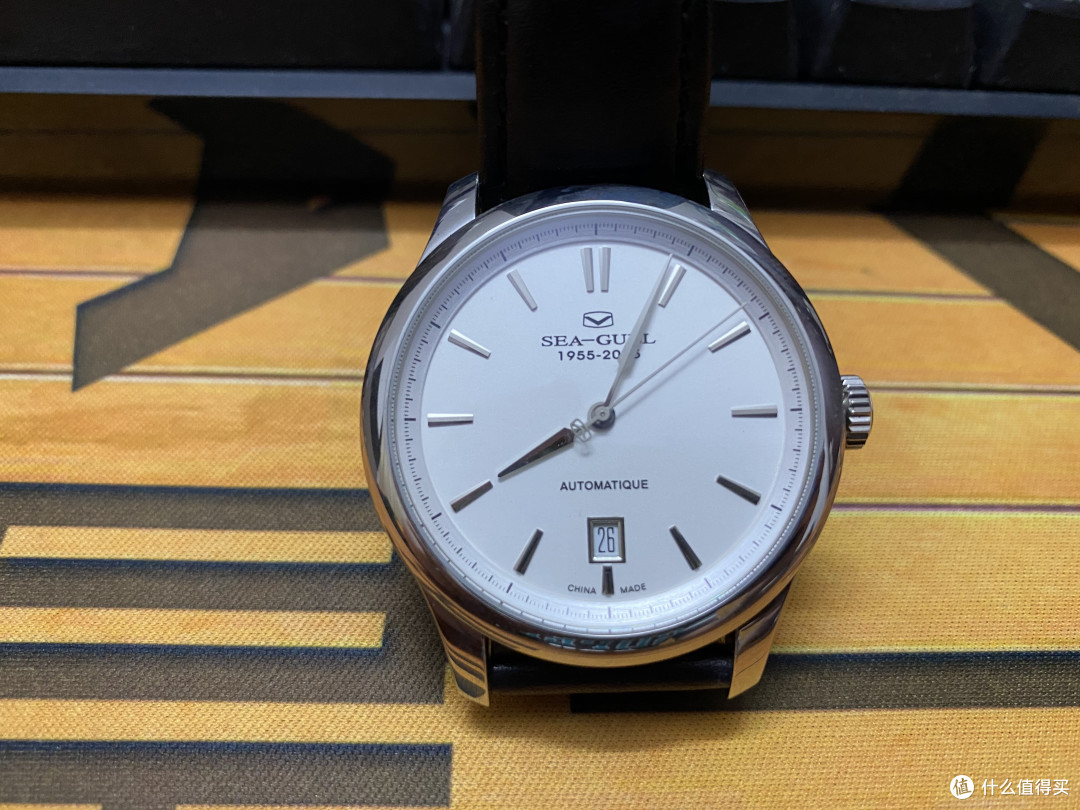 此为海鸥60周年纪念款,剑型针,海鸥尾巴,大表盘,st18机芯,走时很稳定