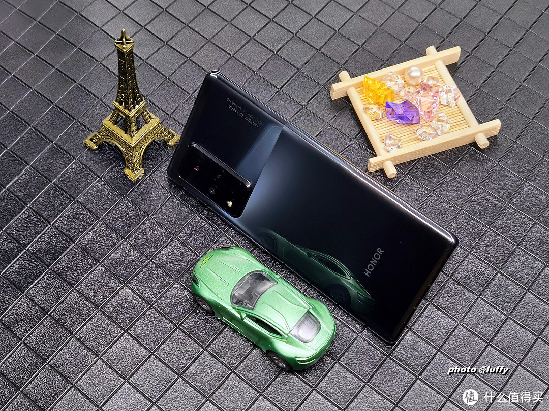 屏幕颜值出众、性能稳中求进,荣耀V40是否为一款诚意之作?