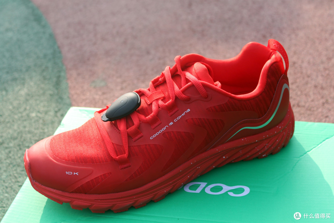 咕咚智能跑鞋10K Pro:带来科学与智能的跑步体验