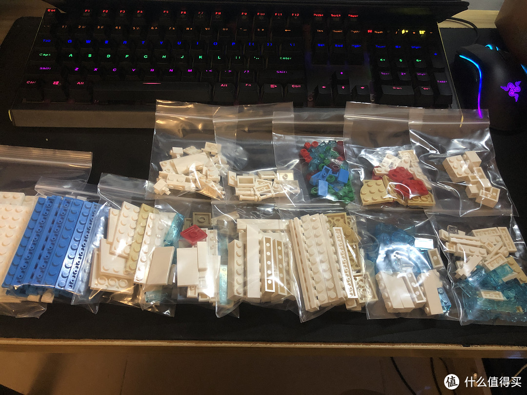 装饰盒积木到齐,总共13个小袋子