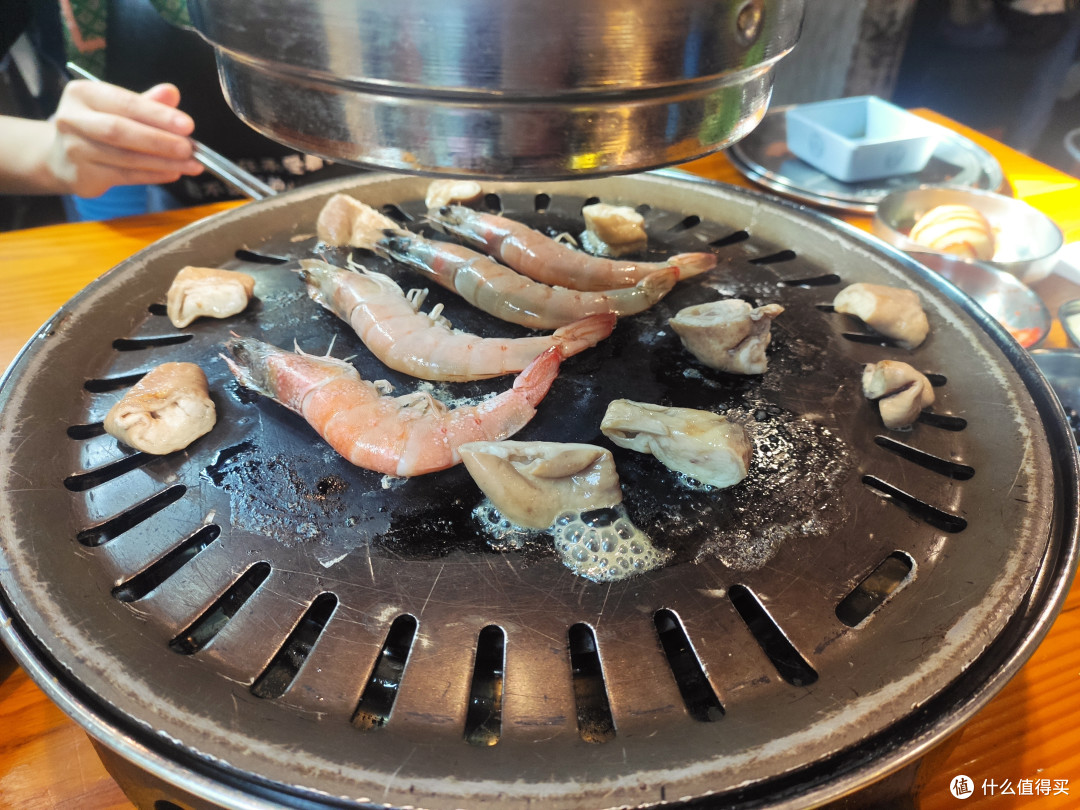 烤肉和火锅可以兼得,自助吃到扶墙出