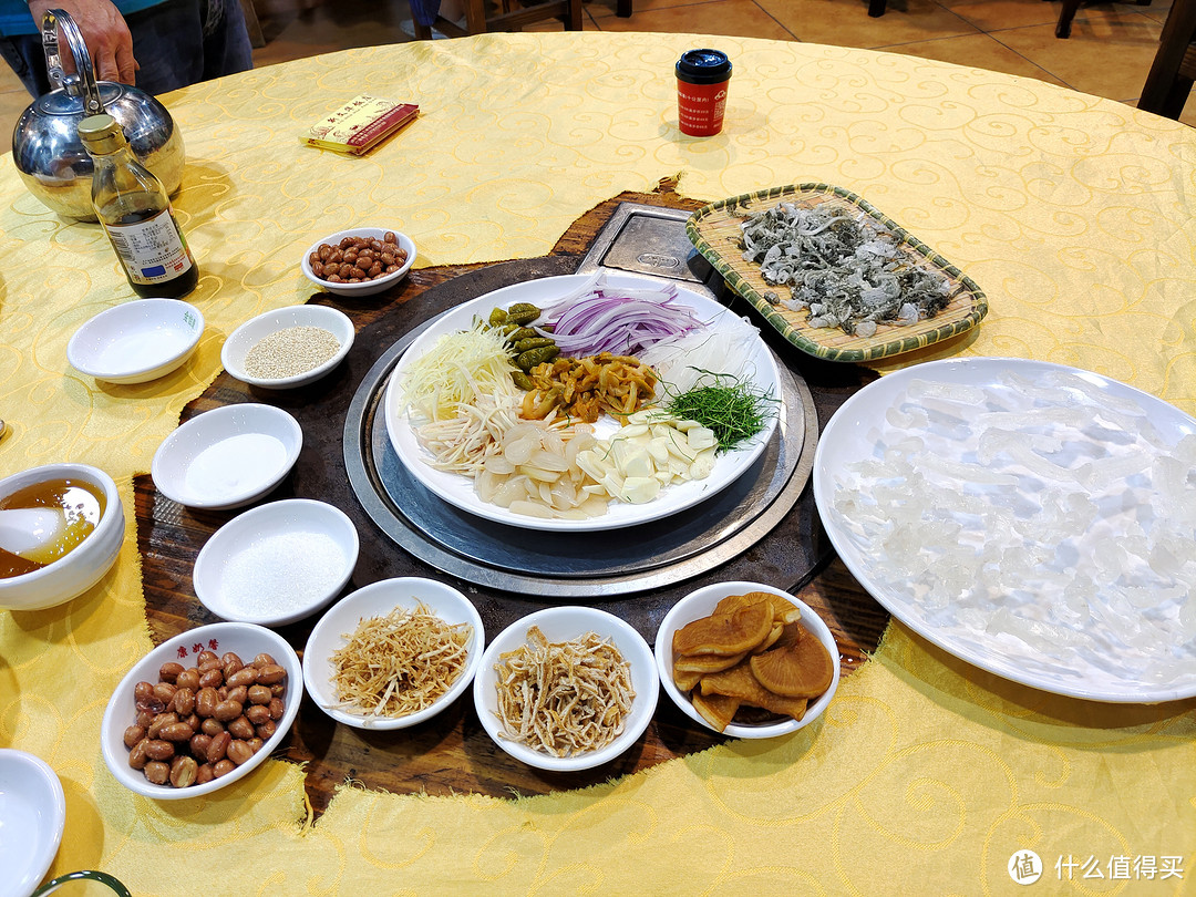 由于近年来河鱼寄生虫的问题，很多餐厅也选用海鱼来制作鱼生，这家选用的海鲈鱼，更加安全。