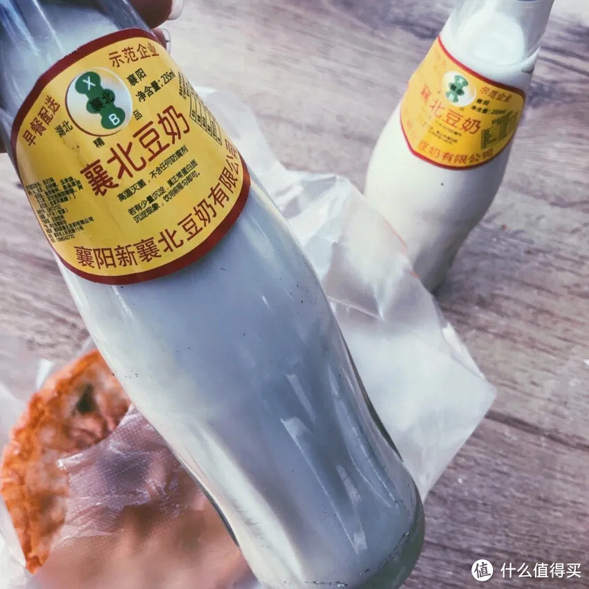 看完春节档，我被这座早餐吃牛肉面配黄酒的狂野城市馋疯了