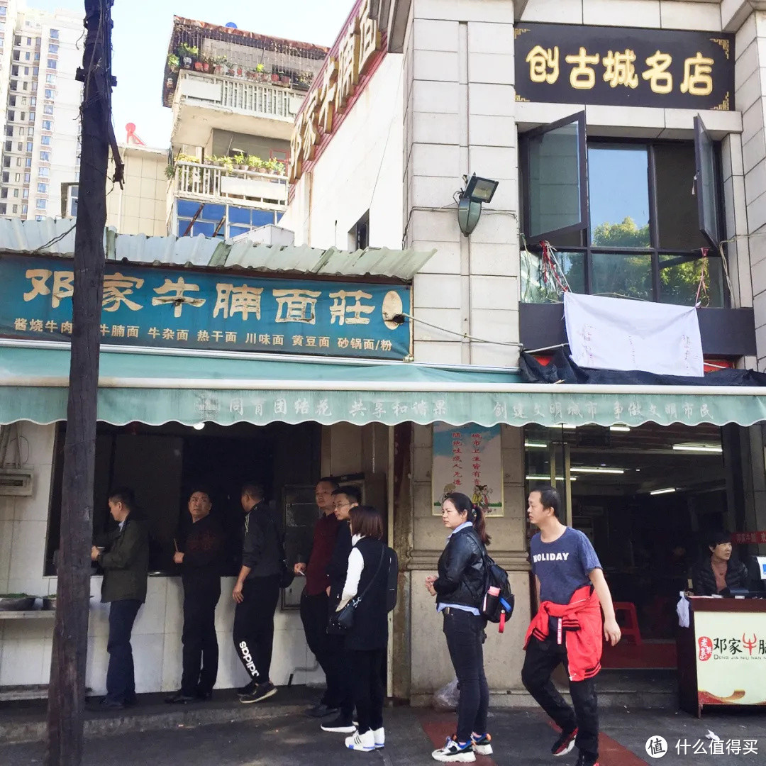 看完春节档,我被这座早餐吃牛肉面配黄酒的狂野城市馋疯了