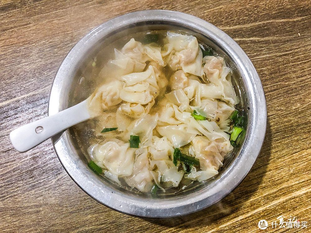 看完春节档,我被这座早餐吃牛肉面配黄酒的狂野城市馋疯了