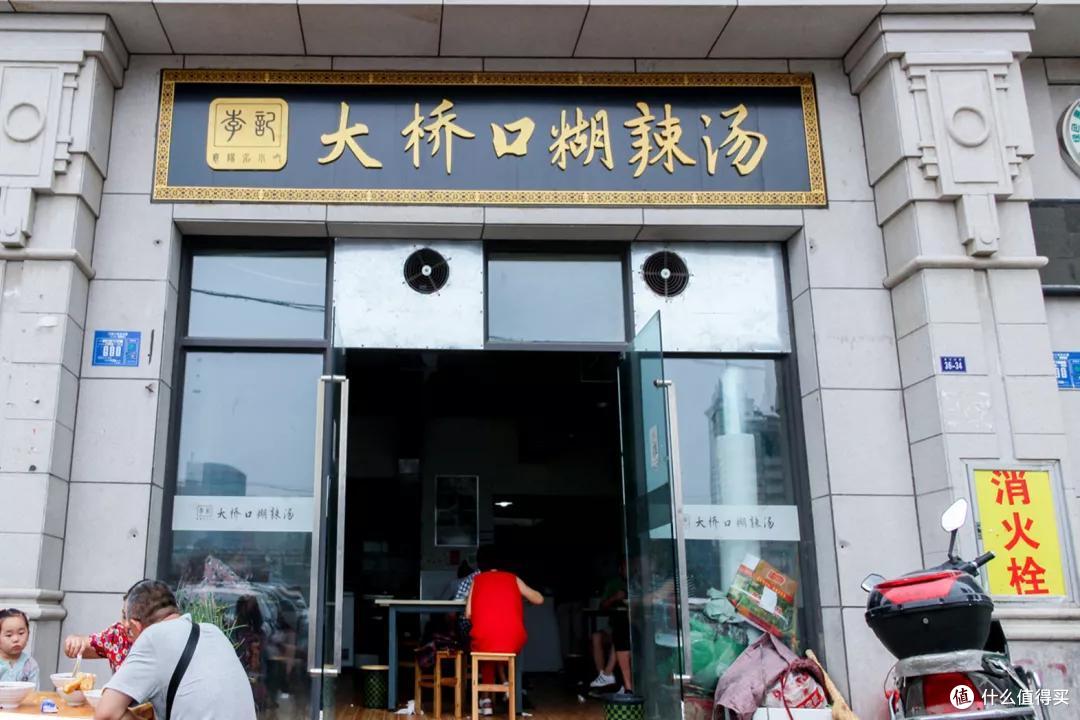 看完春节档,我被这座早餐吃牛肉面配黄酒的狂野城市馋疯了