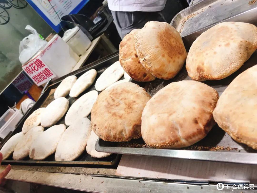 看完春节档,我被这座早餐吃牛肉面配黄酒的狂野城市馋疯了