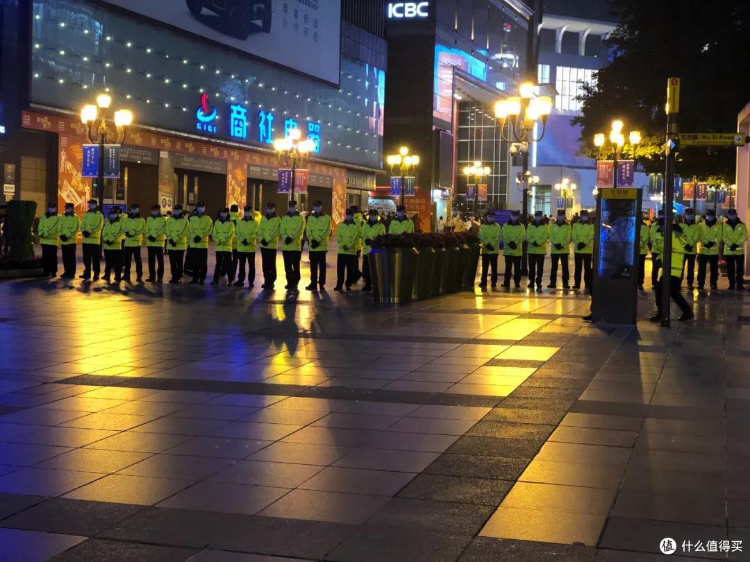 跨年夜遇见一个男人的泪水 | 重庆辣味小故事合集