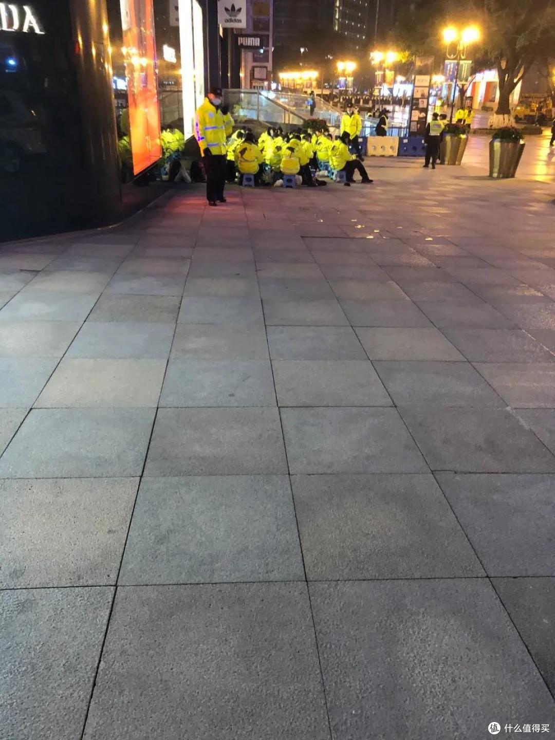 跨年夜遇见一个男人的泪水 | 重庆辣味小故事合集