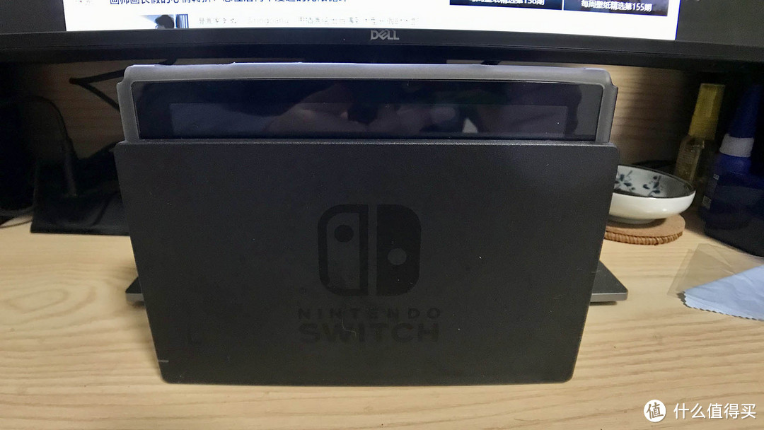 平时switch就这么插在基座上