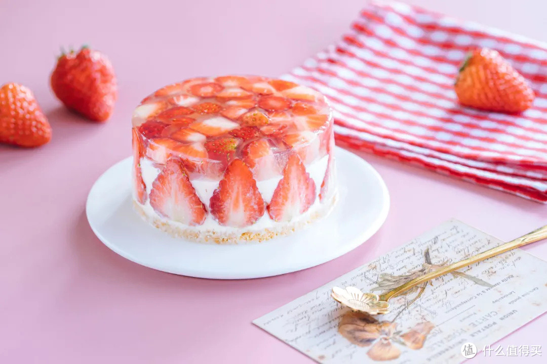 草莓慕斯蛋糕的做法，春季限定甜品，不用烤箱就能做
