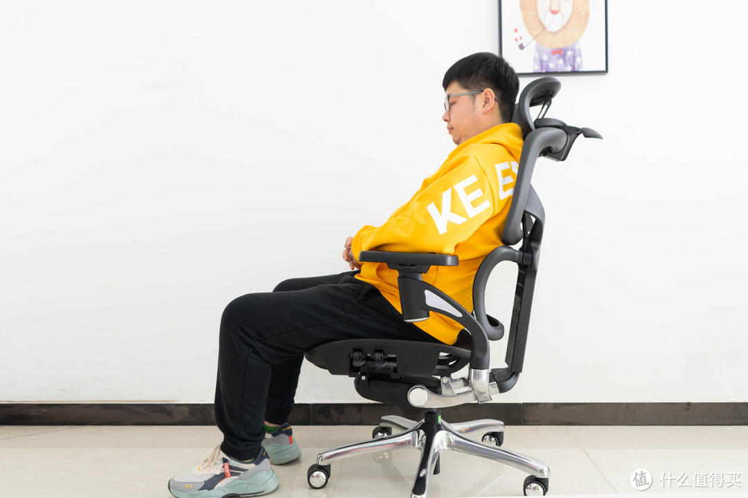 多种状态可调,更大支撑面积,体验享耀家人体工学电脑椅S3A