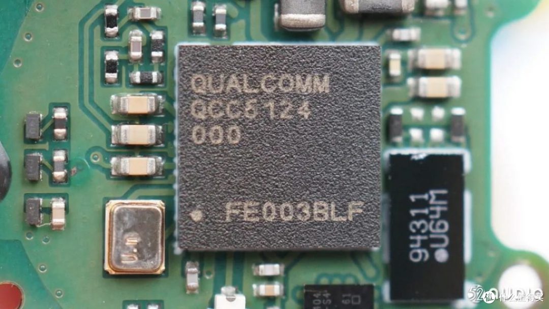 耳机产品采用了集成anc降噪技术的蓝牙音频soc,如高通旗舰芯片qcc5124