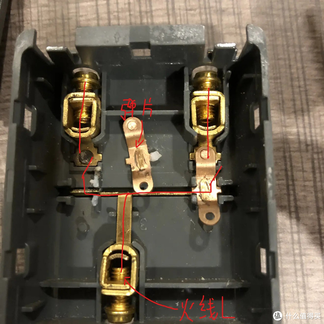 双控开关内部结构图片