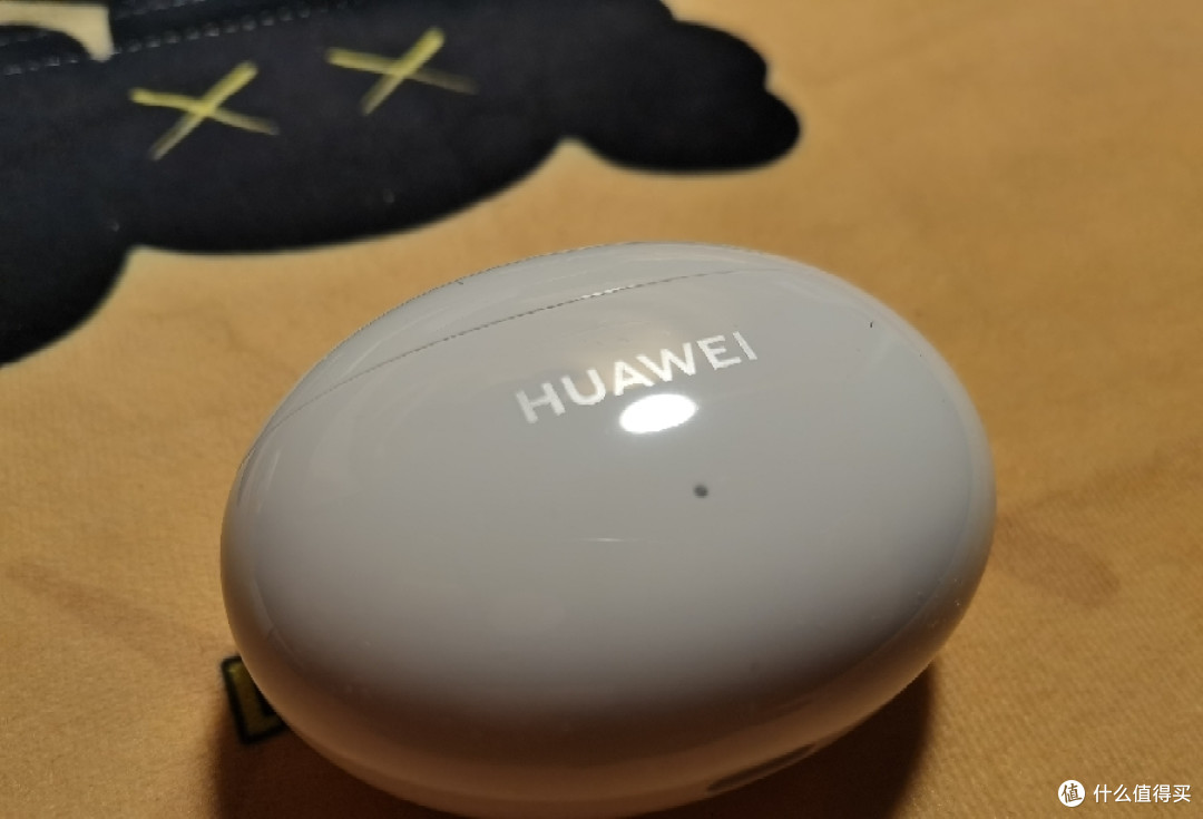 华为标，需要调整角度才能看清楚