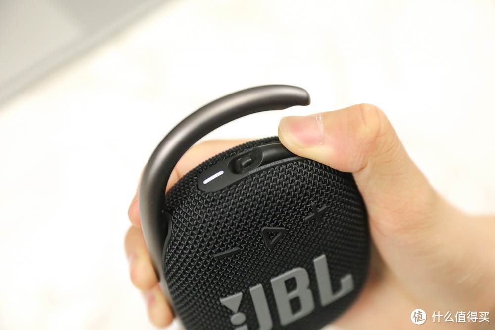 IP67防尘防水+10小时超长续航，JBL CLIP4 无线音乐盒四代评测