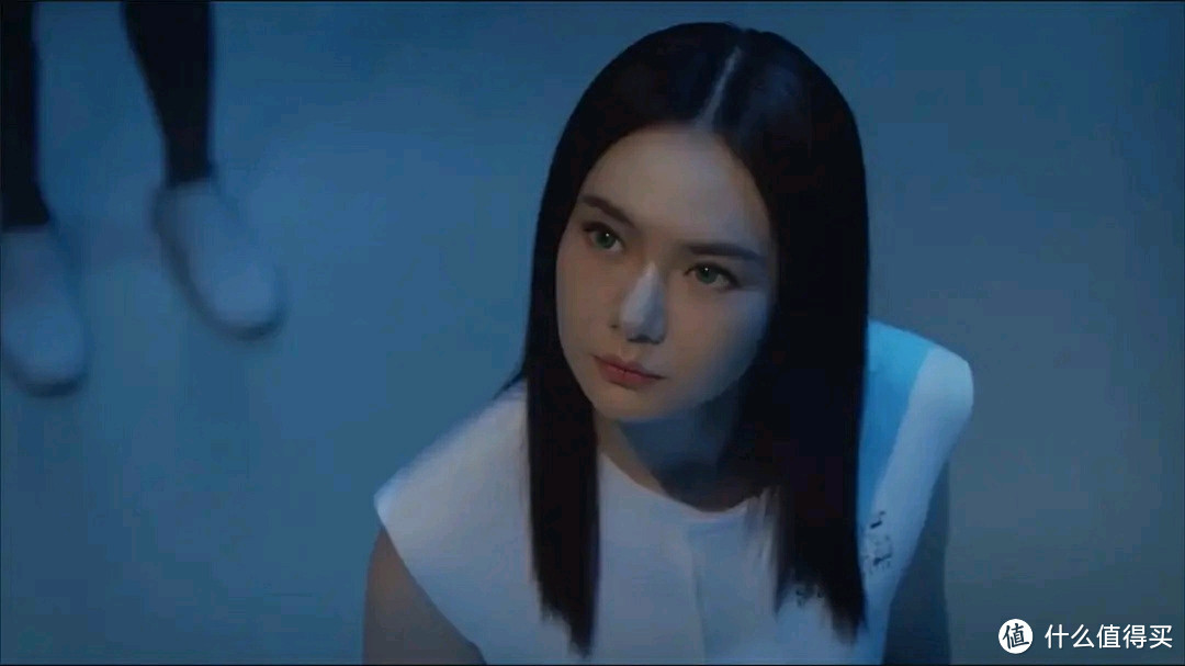 《你好，安怡》中戚薇饰演机器人