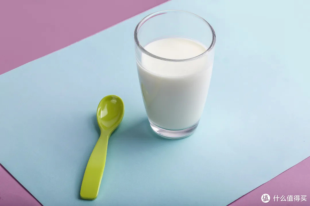 牛奶过敏？为何羊奶粉致敏性更低？干了这杯羊奶粉