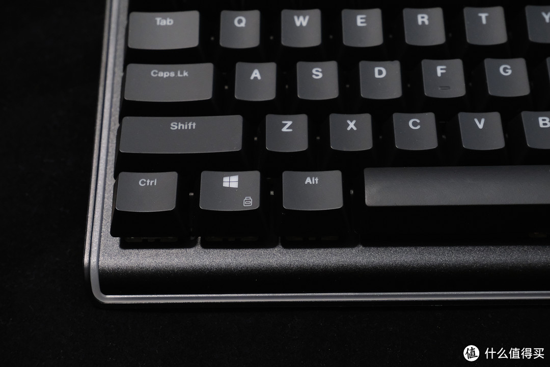 桌面也要流光溢彩，杜伽K520 RGB机械键盘评测