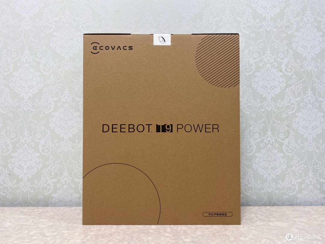 科沃斯的扫地机器人都是采用这种纸板原色外包装的,走低调简约路线,这