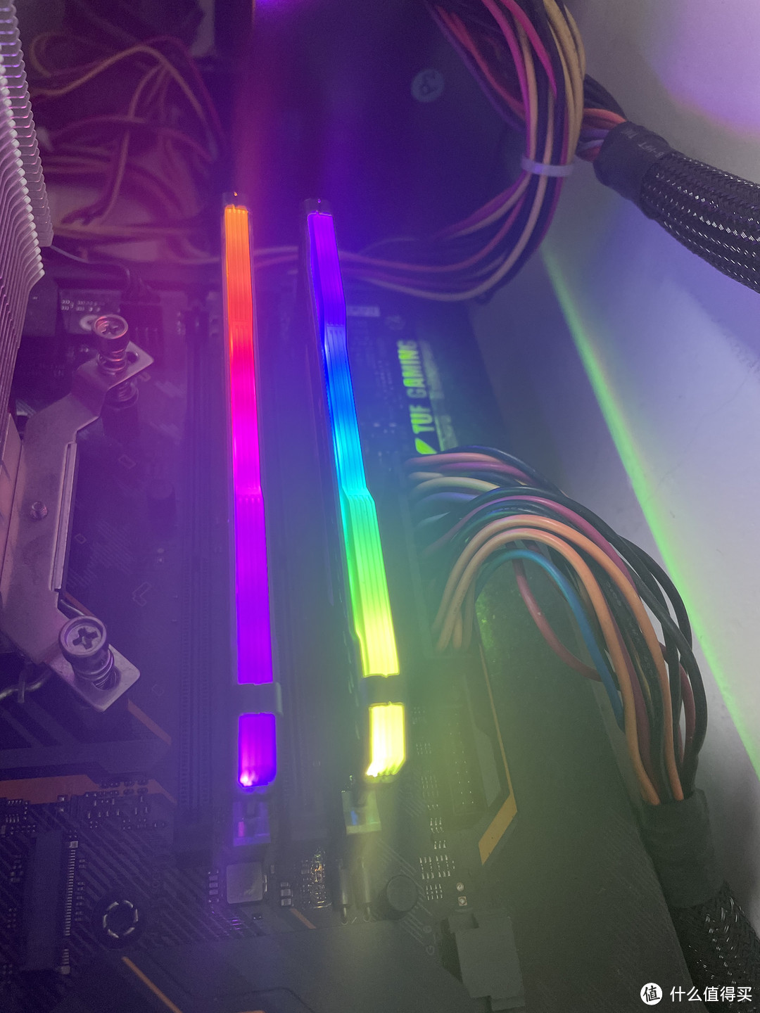 美商海盗船（USCORSAIR）DDR4 3200 台式机内存条 复仇者RGB PRO灯条