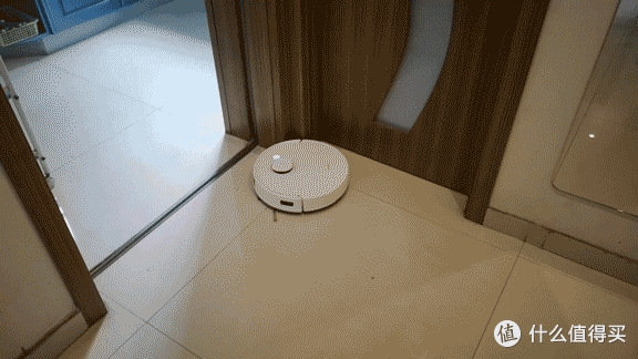 科沃斯与irobot新老旗舰对比——时隔六年,扫地机器人经历了哪些升级?
