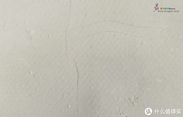 ▲开裂的自流平地面
