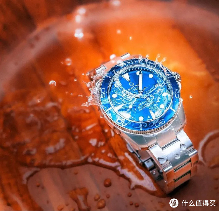 38毫米动能系列潜水腕表,2021年