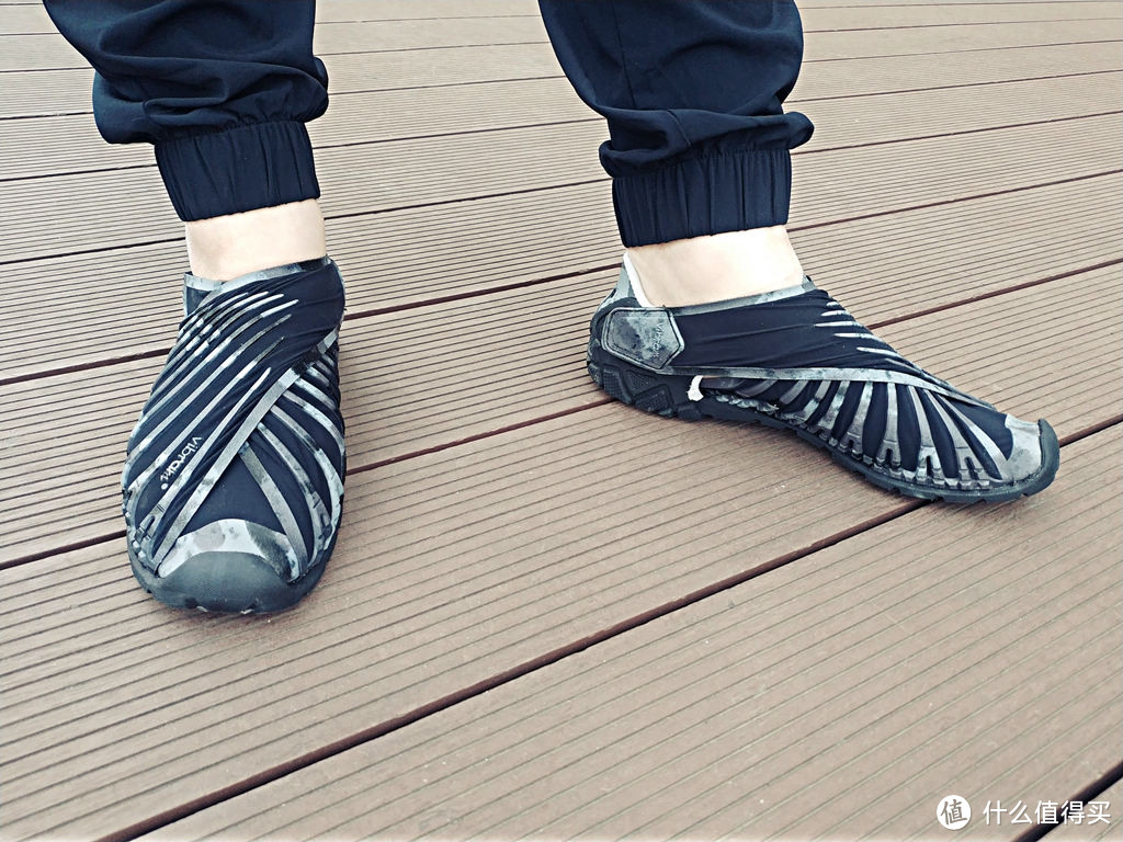 奇怪而又舒适：Vibram Furoshiki包裹鞋体验