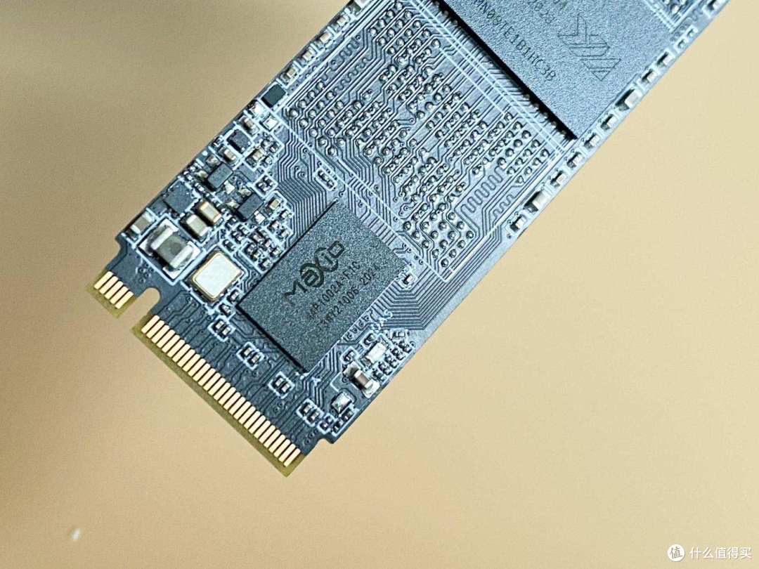 低端价格,中端性能?纯国产主控和颗粒NVMe SSD硬盘
