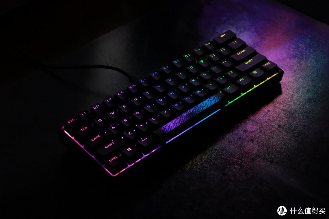 海盗船 K65 RGB mini 机械键盘 拆解评测