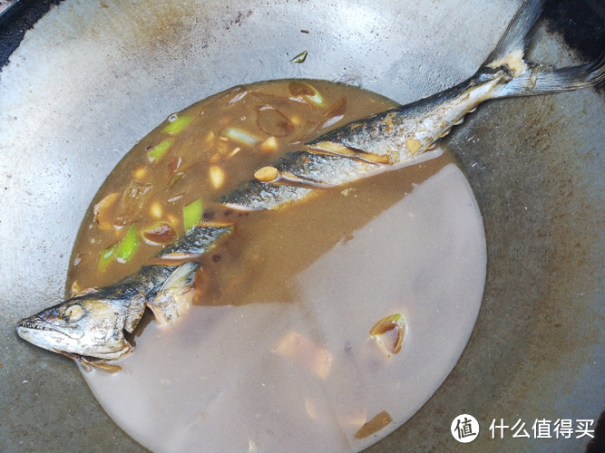 鲅鱼肉质鲜美，这种古老的烹饪技法，恰能激发出鲅鱼的鲜美