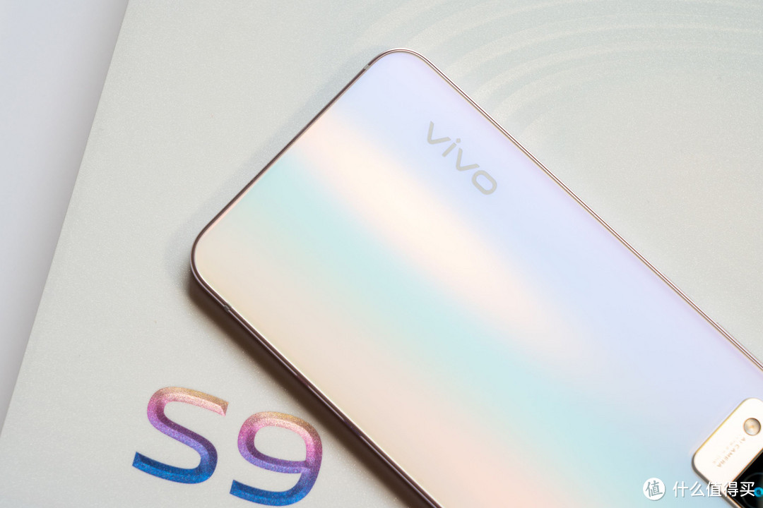 vivo S9小评：颜值的确能打，朝露白配色不是你想象的那种白