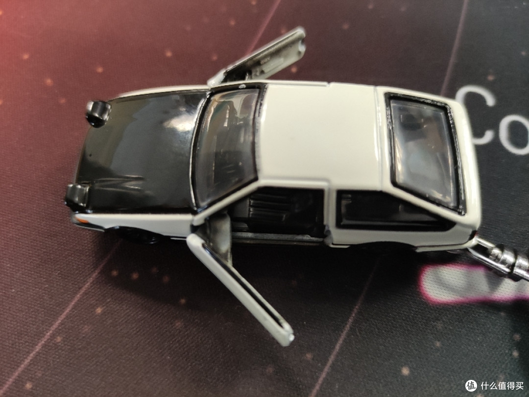小伙子你那什么车啊?AE86啊,怎样? 晒一下多美卡AE86钥匙扣