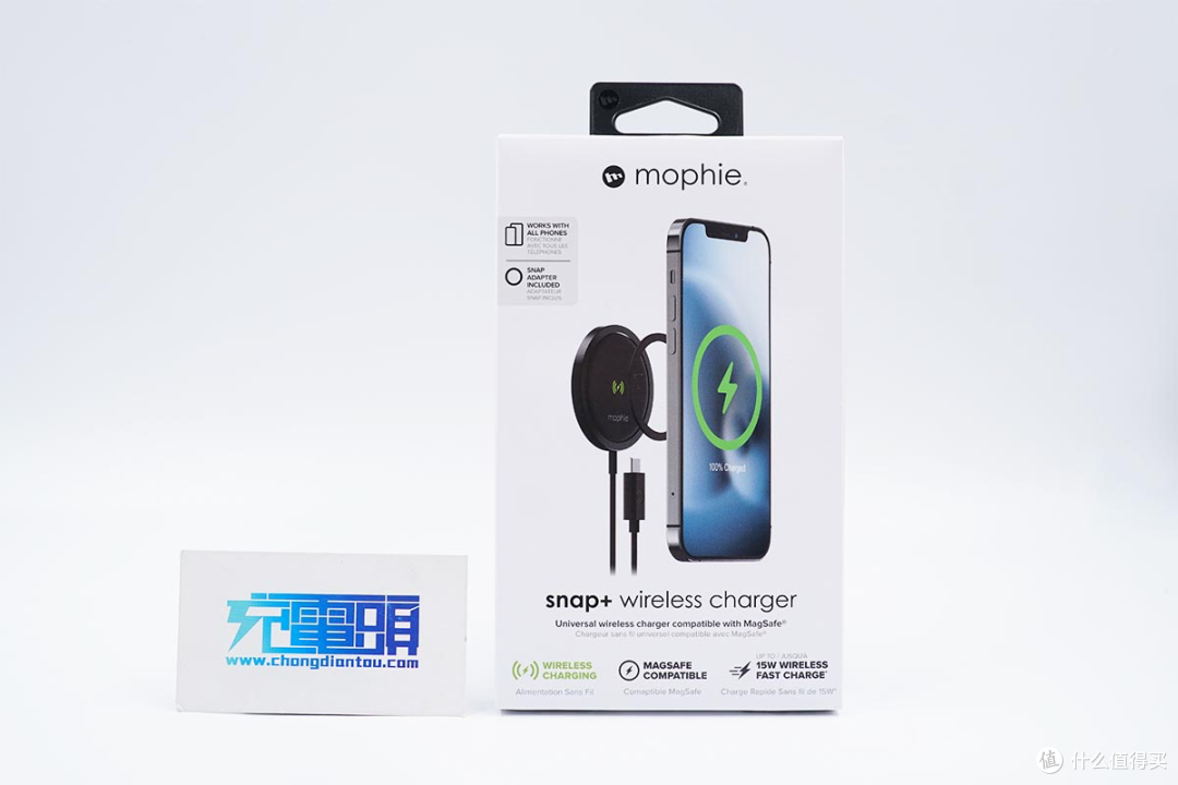和苹果官方MagSafe相同的使用体验,mophie磁吸无线充电器评测