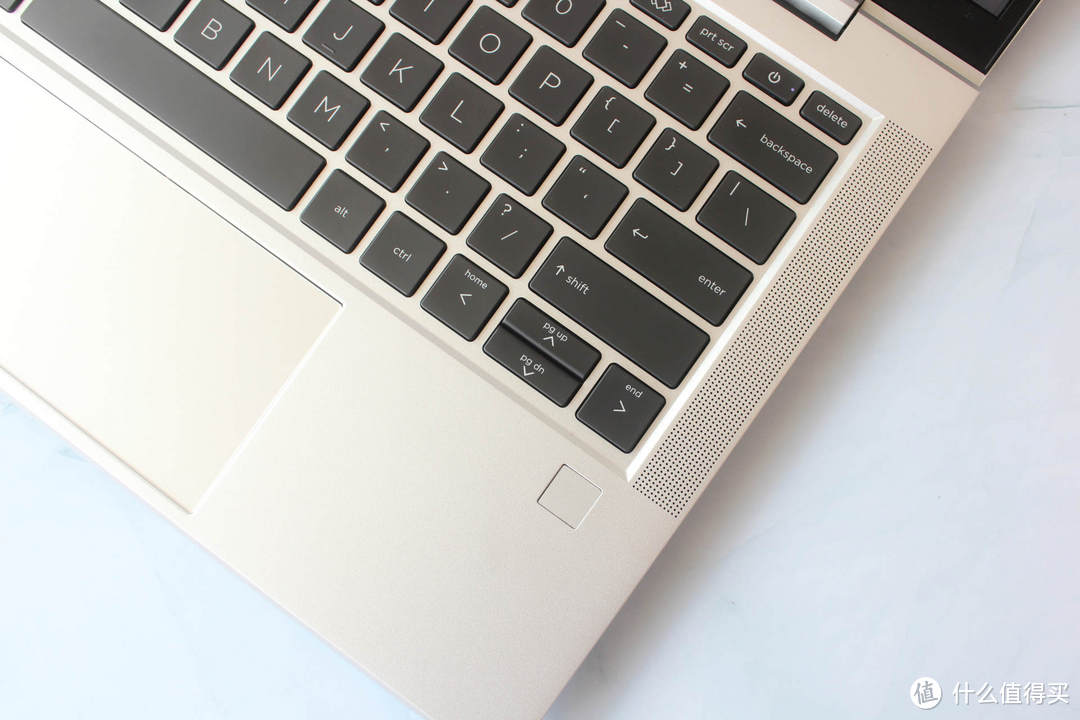 便携办公就要更轻薄!1kg的惠普ProBook 635 Aero G7超轻商务本简评